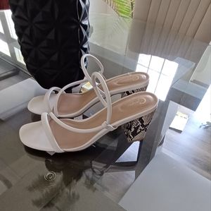 New-White Stylist Block heels with Snake print bottom design...Sz 11..
